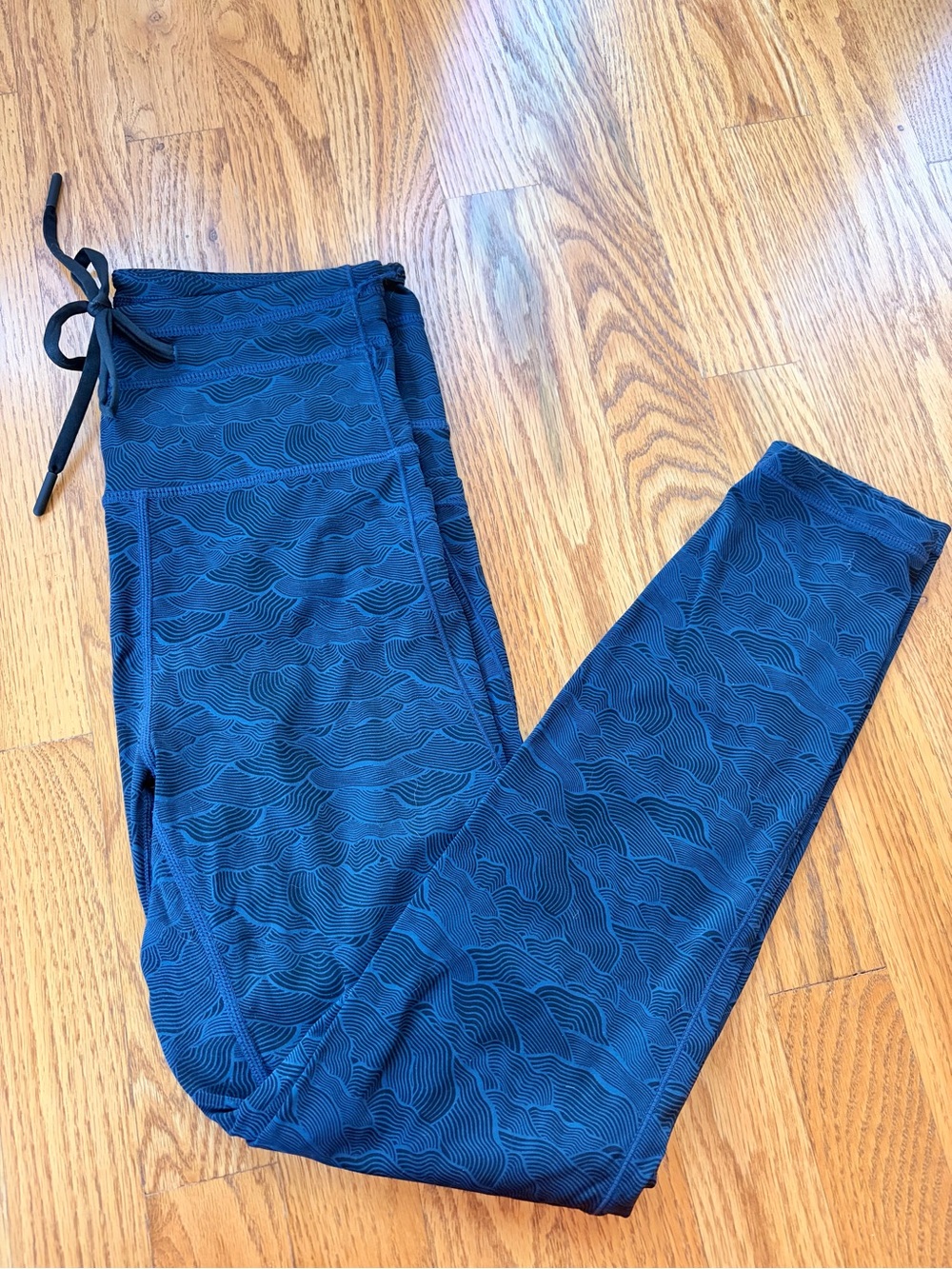 ZYIA Navy Terrace Pocket
Drawstring Luxe 7/8 | size 4 - Picture 3 of 7
